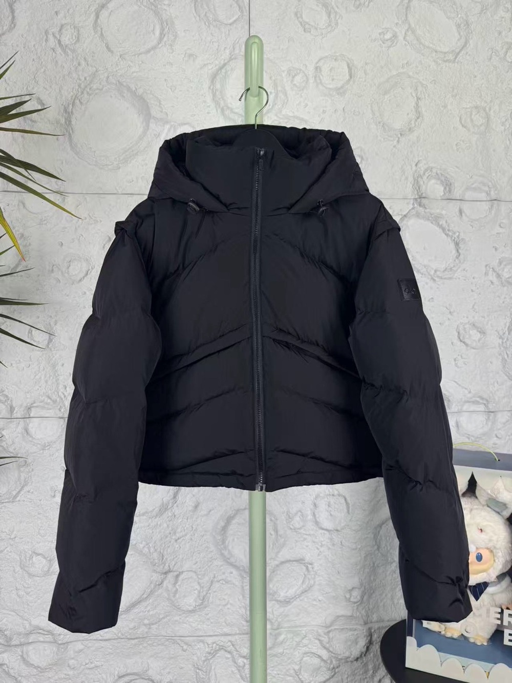 ALO Yoga Black Hooded Cropped Puffer